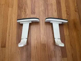 Yq-5001-1 Autonomous Ergo Chair Left And Right Adjustable Armrests White