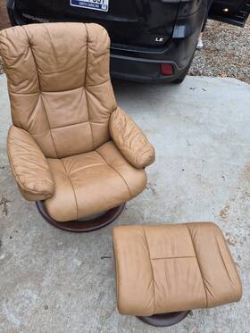Ekornes 30799 Tan Leather Recliner Chair With Ottoman Dark Wood Frame