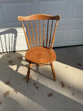 10-6081 Ethan Allen Heirloom Nutmeg Maple Spindle Back Dining Side Chair