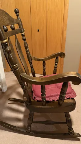 12-9019-819 Ethan Allen Old Tavern Pine Dark Wood Rocking Chair Polished Finish