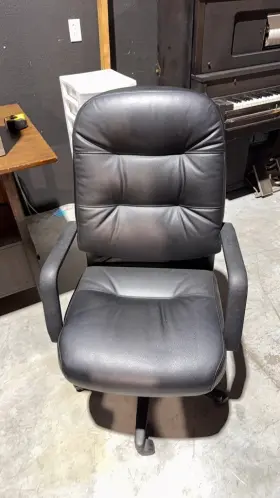 Con-40w High Point Furniture Industries Black Leather Office Chair With Casters