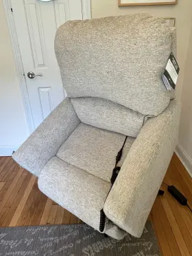 3bl793 La-z-boy Nearly New Power Lift Small Recliner Assists Getting In/out -nyc Pickup