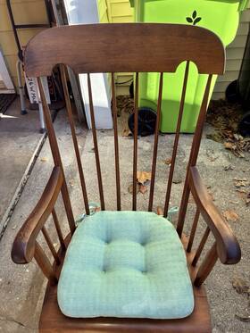 Nichols & Stone 106032 And Maple Bowed Back Rocking Chair In Vguc Local Pick Up Only