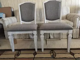 71656 Riverside Furniture Corp. Elizabeth Upholstered Side Chairs 2 In Smokey White