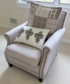 Mcr4572b Safavieh Easton Transitional Taupe Linen Club Chair With Brass Nailhead Trim