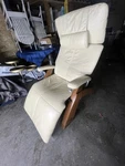 Human Touch Omni Motion PC-600 Silhouette Perfect Chair Recliner Sand Leather Used. Price: $1600.00.